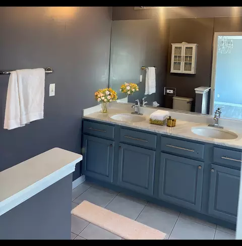 Bath - 3352 Rosecroft Ln, Naperville, IL 60564 photo 2 of 3