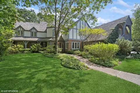 1214 Turicum Rd, Lake Forest, IL 60045
