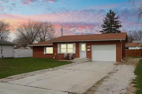 604 Hazel Dr, Gibson City, IL 60936