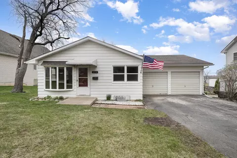 372 Kossuth St, South Elgin, IL 60177