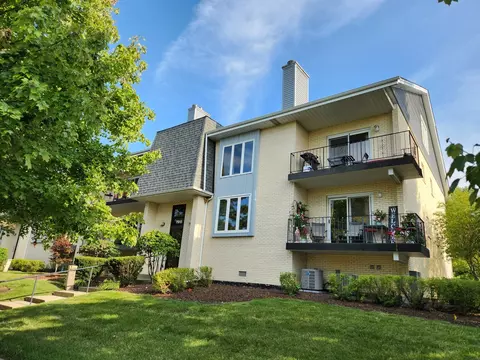 7915 W 157th St #2W, Orland Park, IL 60462