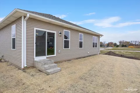 Exterior - 788 Cascade Dr, Marengo, IL 60152 photo 4 of 6