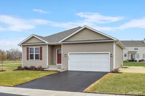 Exterior - 788 Cascade Dr, Marengo, IL 60152 photo 3 of 6