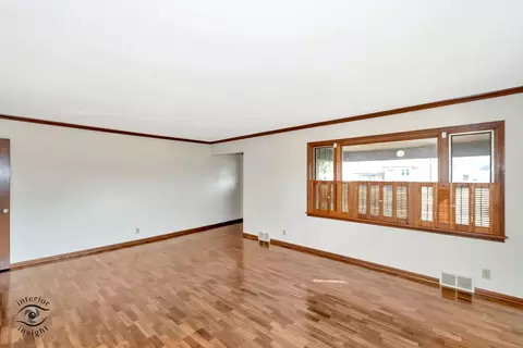 Living - 595 S Wall St, Kankakee, IL 60901 photo 1 of 5