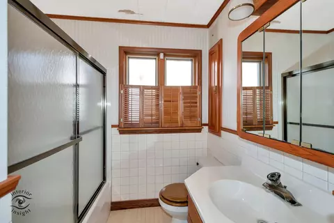 Bath - 595 S Wall St, Kankakee, IL 60901 photo 3 of 4