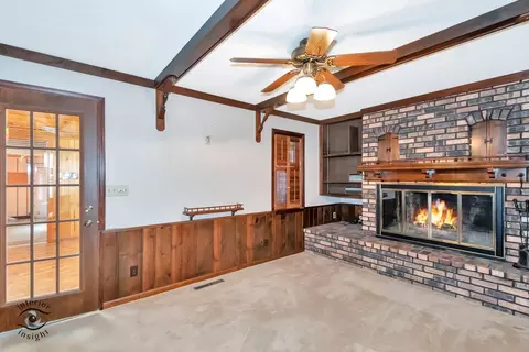 Living - 595 S Wall St, Kankakee, IL 60901 photo 3 of 5