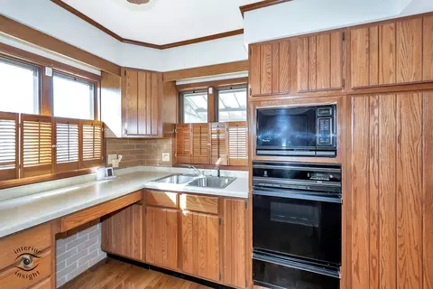 Kitchen - 595 S Wall St, Kankakee, IL 60901 photo 2 of 4