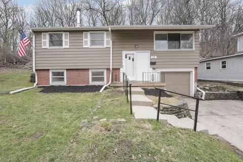 23 N Lincoln Ave, Carpentersville, IL 60110