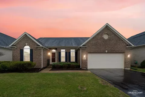 1611 Colchester Ln, Aurora, IL 60505