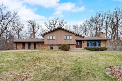 103 Chalet Ct, Crete, IL 60417