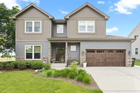 1 Hayward Ct, Lake In The Hills, IL 60156