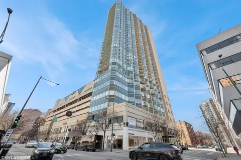 111 W Maple St #1801, Chicago, IL 60610