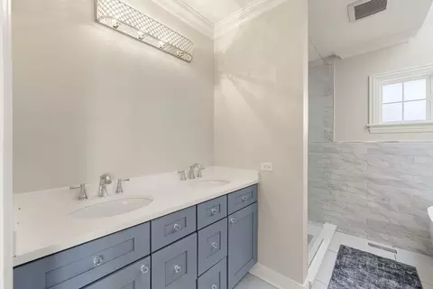 Bath - 4686 151st St, Oak Forest, IL 60452 photo 1 of 3
