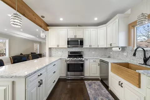 Kitchen - 4686 151st St, Oak Forest, IL 60452 photo 3 of 4