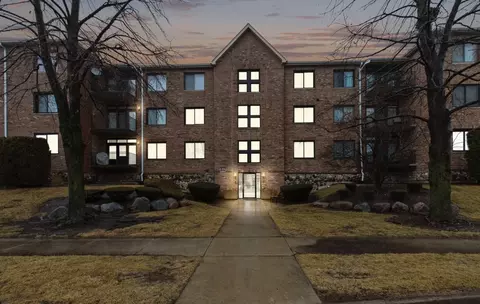 11001 Deblin Ln #205, Oak Lawn, IL 60453