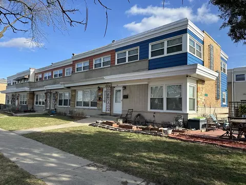 8945 N Washington St #D, Niles, IL 60714