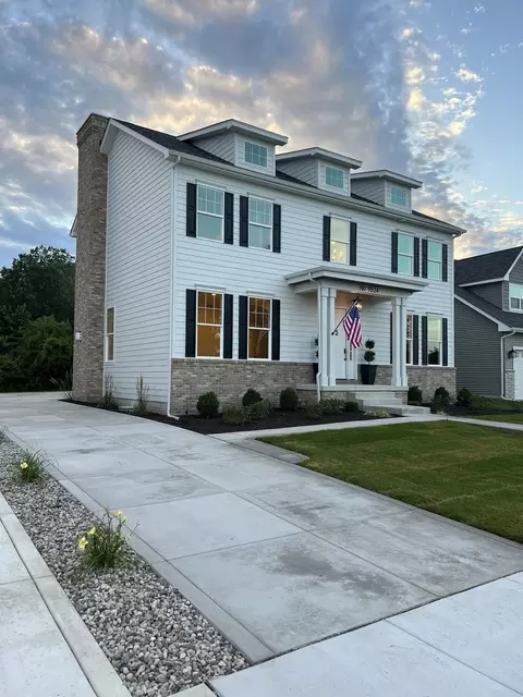 9524 Hook St, Highland, IN 46322