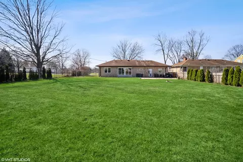 Exterior - 192 Highland Ave, Wheeling, IL 60090 photo 4 of 4