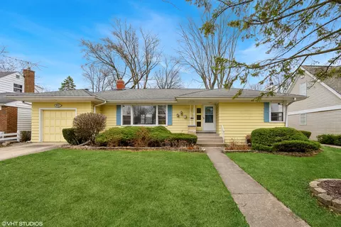 911 N Pine Ave, Arlington Heights, IL 60004