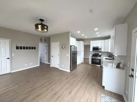 1913 Carrier Cir, Plainfield, IL 60586 photo 2