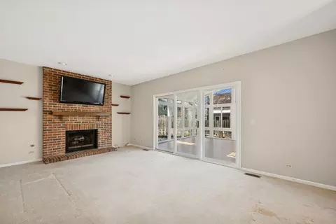 1005 Honeysuckle Dr, Wheeling, IL 60090 photo 9