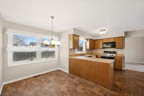 1005 Honeysuckle Dr, Wheeling, IL 60090 photo 8