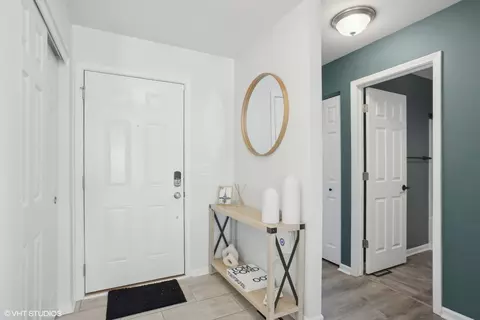 1005 Sharp Dr, Plano, IL 60545 photo 2