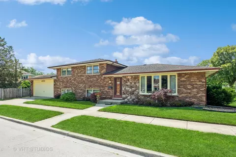 4501 Raymond Ave, Brookfield, IL 60513
