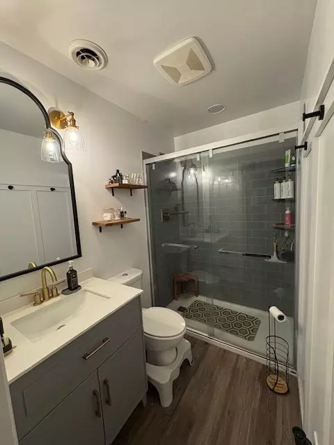 Bath - 712 E Grant St, Watseka, IL 60970 photo 3 of 4