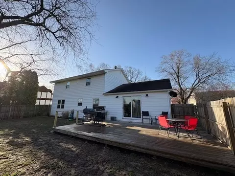 Exterior - 712 E Grant St, Watseka, IL 60970 photo 2 of 4