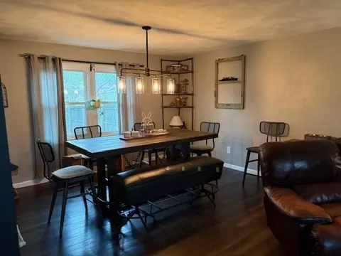 Dining - 712 E Grant St, Watseka, IL 60970 photo 1 of 2