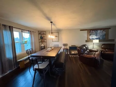 Dining - 712 E Grant St, Watseka, IL 60970 photo 2 of 2