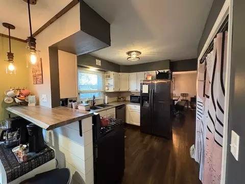 Kitchen - 712 E Grant St, Watseka, IL 60970 photo 1 of 2