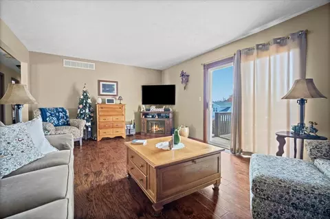 Living - 6 Ivey Ct, Bloomington, IL 61701 photo 1 of 6