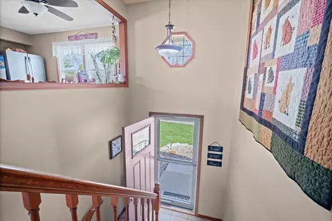 Entry Way - 6 Ivey Ct, Bloomington, IL 61701 photo 2 of 2