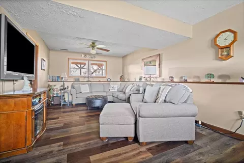 Living - 6 Ivey Ct, Bloomington, IL 61701 photo 3 of 6