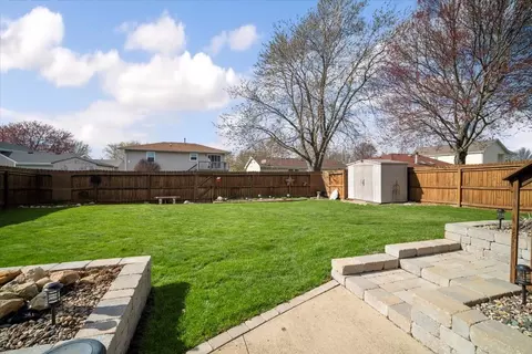 Exterior - 6 Ivey Ct, Bloomington, IL 61701 photo 6 of 10