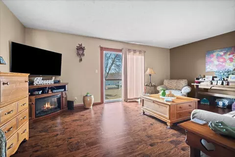 Living - 6 Ivey Ct, Bloomington, IL 61701 photo 2 of 6