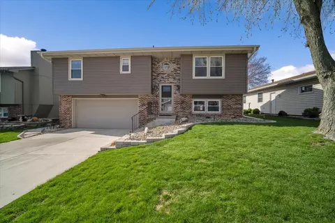 Exterior - 6 Ivey Ct, Bloomington, IL 61701 photo 2 of 10