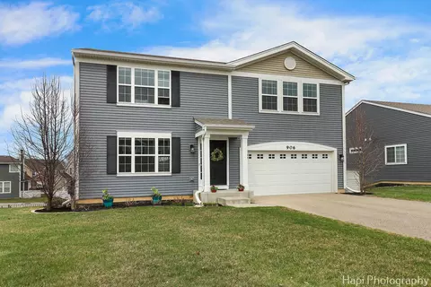 906 Heartland Park Ln, Antioch, IL 60002