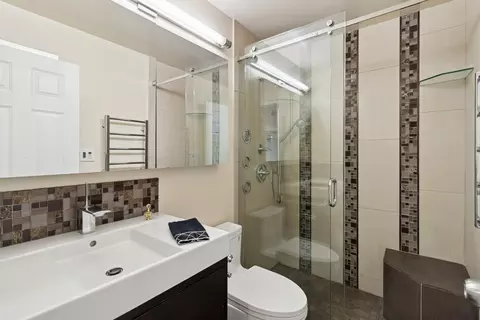 Bath - 71 E Division St #702, Chicago, IL 60610 photo 1 of 1