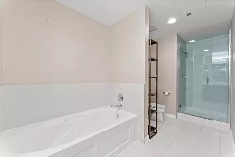 Bath - 65 E Monroe St #4122, Chicago, IL 60603 photo 3 of 3
