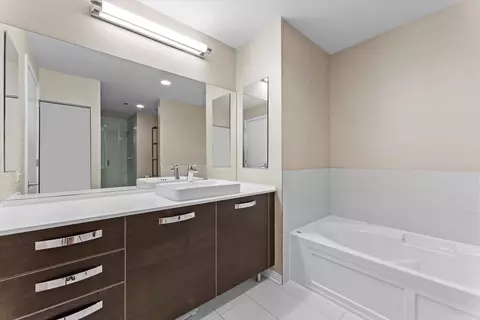 Bath - 65 E Monroe St #4122, Chicago, IL 60603 photo 2 of 3