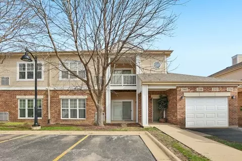 210 Clubhouse Ln, Oswego, IL 60543