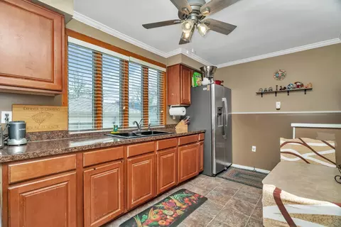 17531 Burnham Ave, Lansing, IL 60438 photo 8