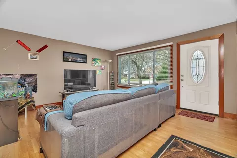 17531 Burnham Ave, Lansing, IL 60438 photo 3