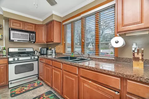 17531 Burnham Ave, Lansing, IL 60438 photo 7