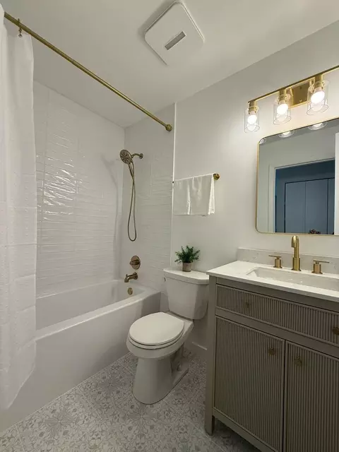 Bath - 732 Elmwood Ln #A1, Wheeling, IL 60090 photo 1 of 2