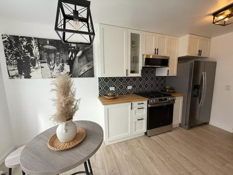 Kitchen - 732 Elmwood Ln #A1, Wheeling, IL 60090 photo 1 of 4