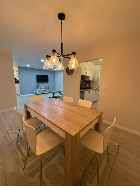 Dining - 732 Elmwood Ln #A1, Wheeling, IL 60090 photo 2 of 3